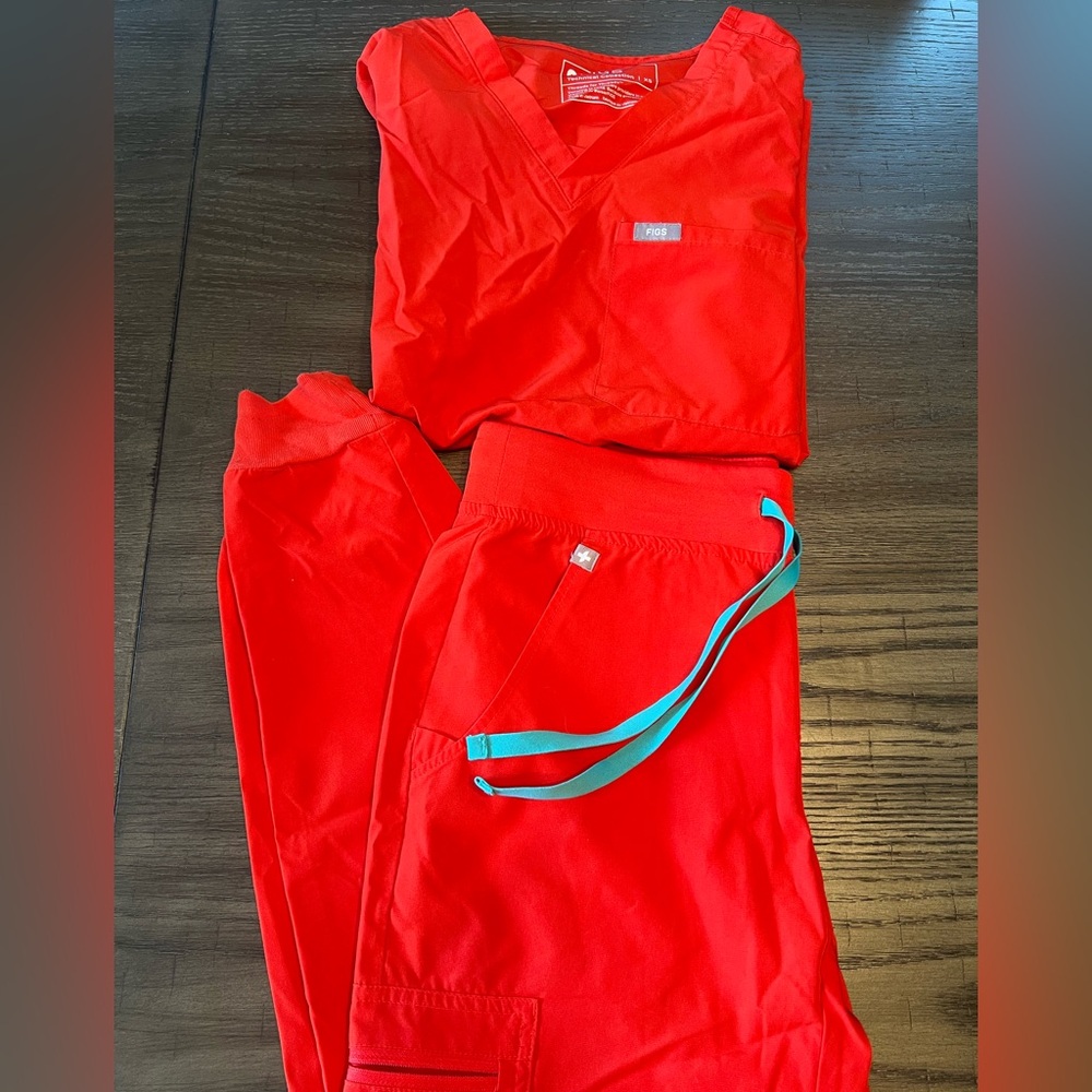 Figs Awesome Red scrub set.
X-Small